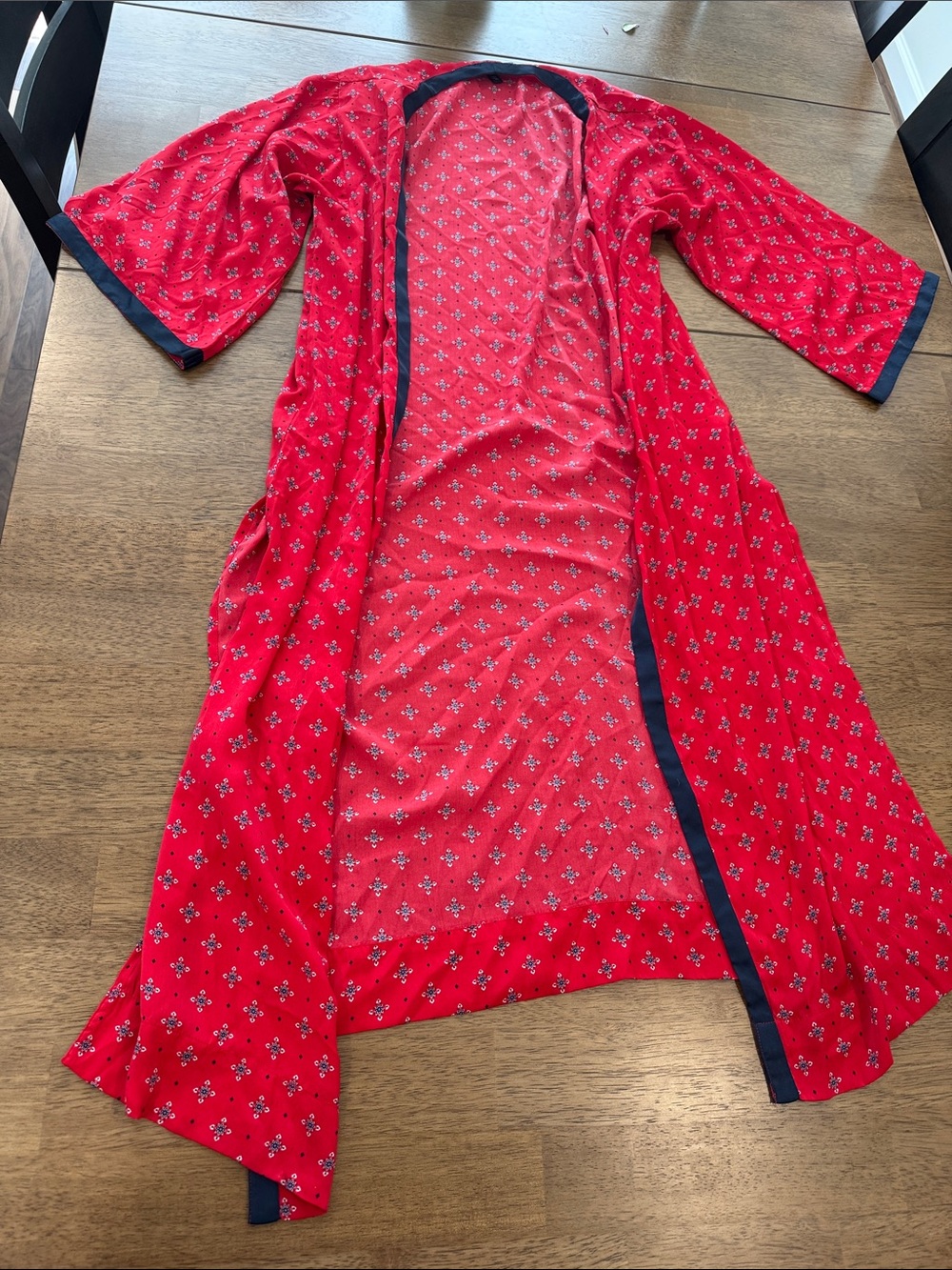 Jessica Simpson Red Floral Kimono Robe with Navy Trim